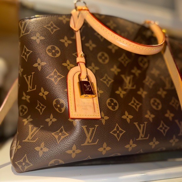 Louis Vuitton (Grand Palais) Brown and Tan Monogram - Picture 2 of 16